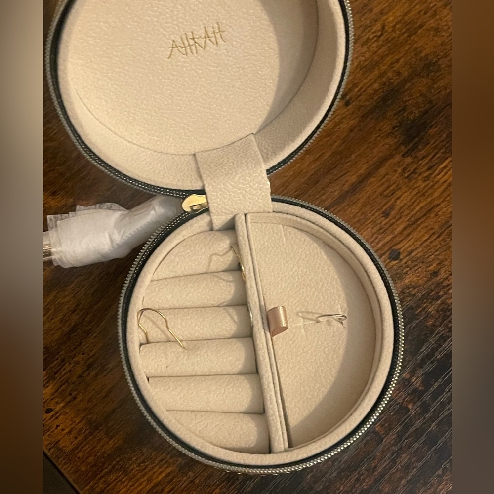 Ahkah Jewelry Case